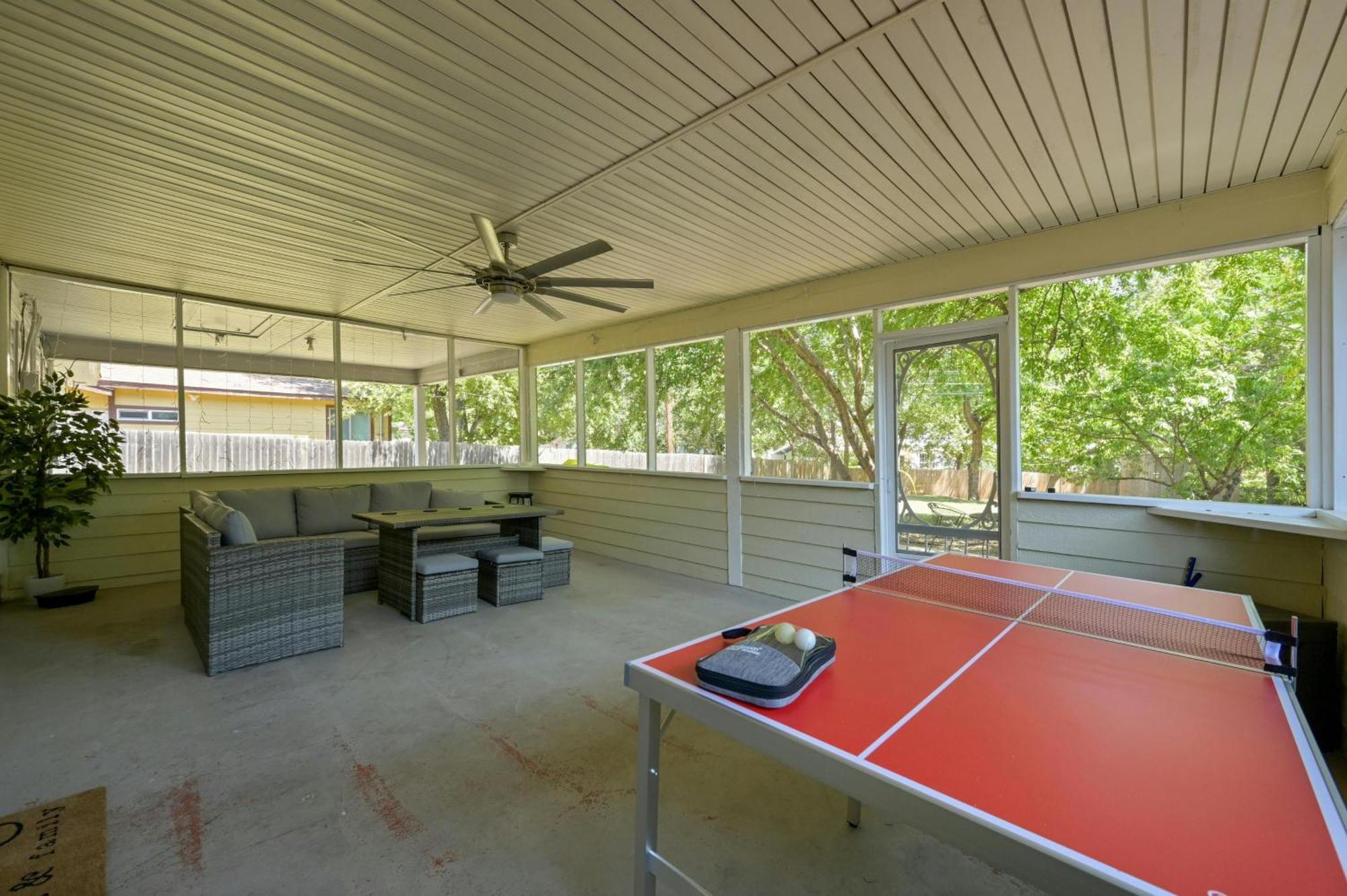 Luxury 5 Bd - 5 Mins Downtown Holiday home