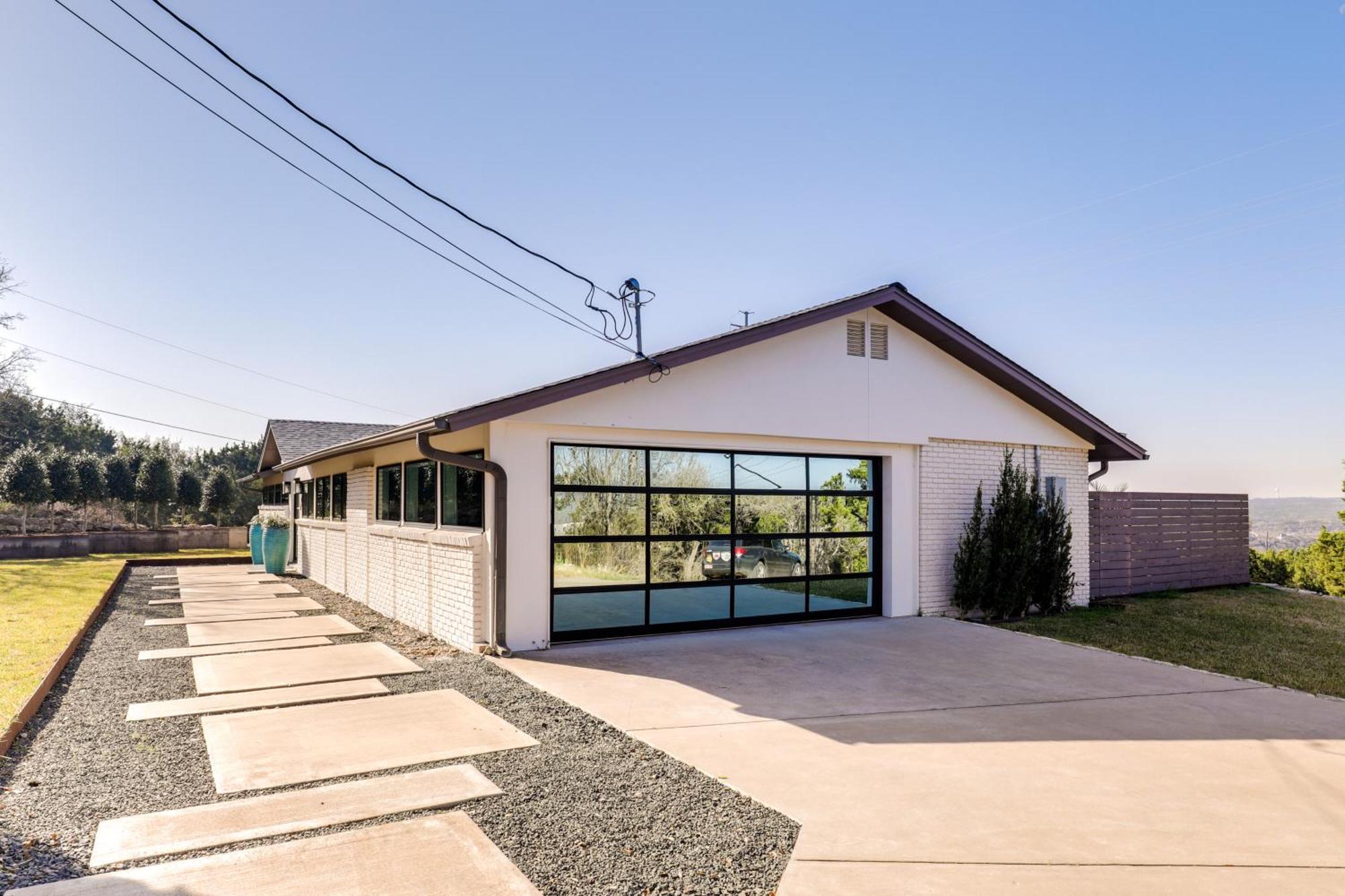 Luxe Mid-century With Canyon Views Austin