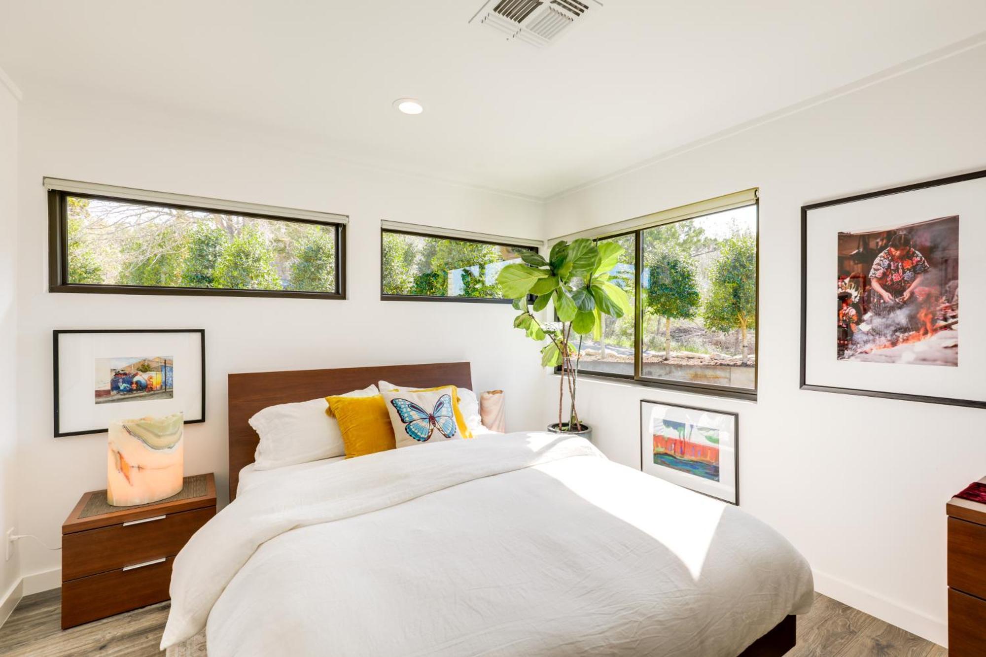 Luxe Mid-century With Canyon Views *