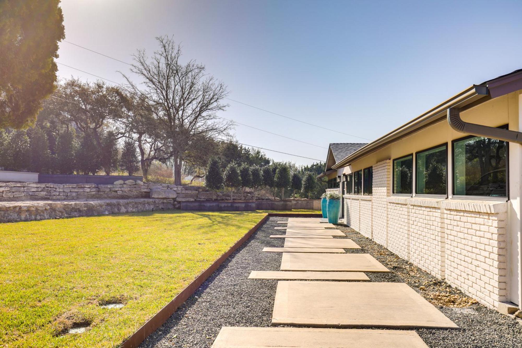 Luxe Mid-century With Canyon Views