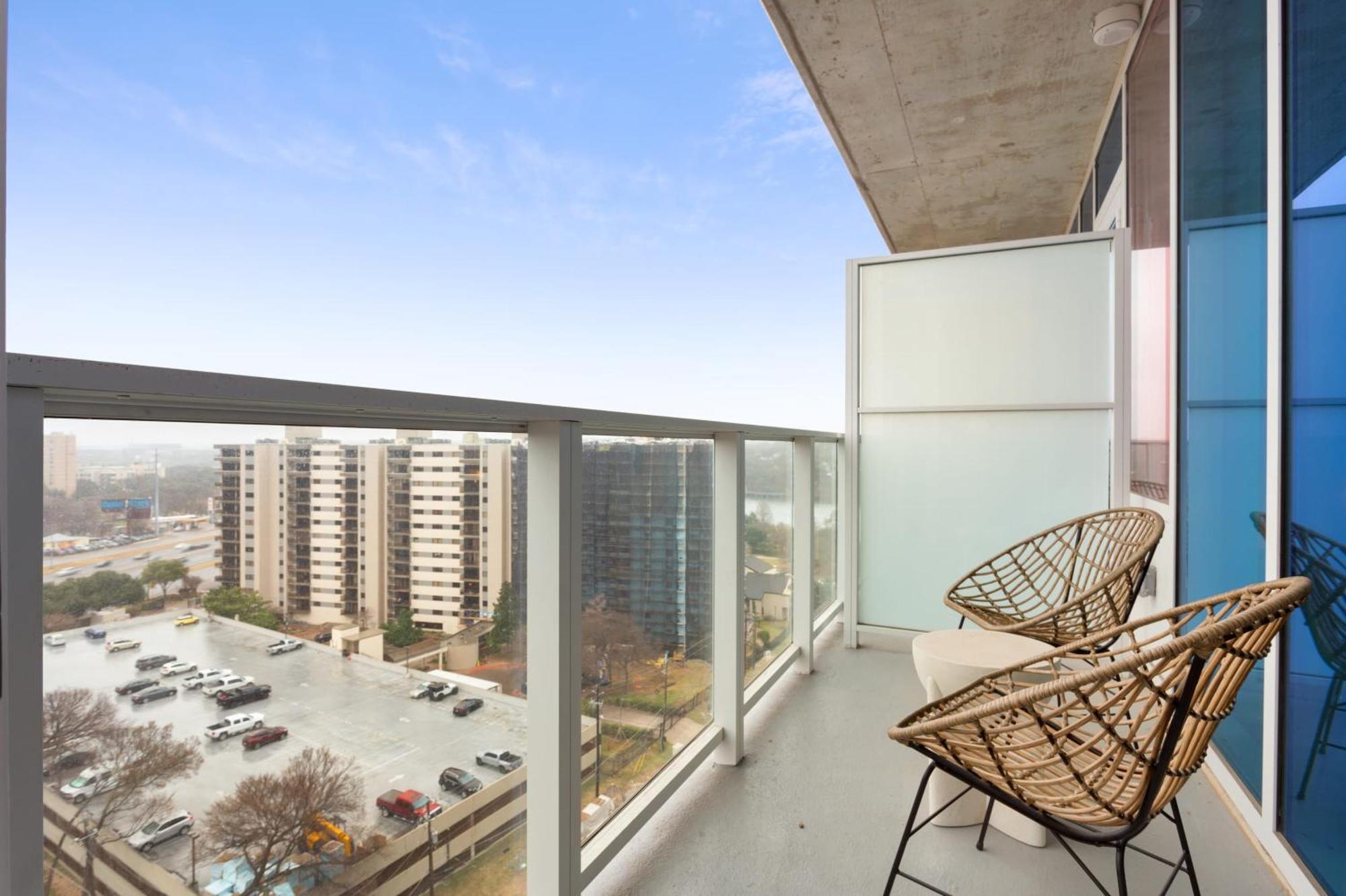 Sleeps 40 12 In New High Rise W Rooftop Pool Gym Yoga *