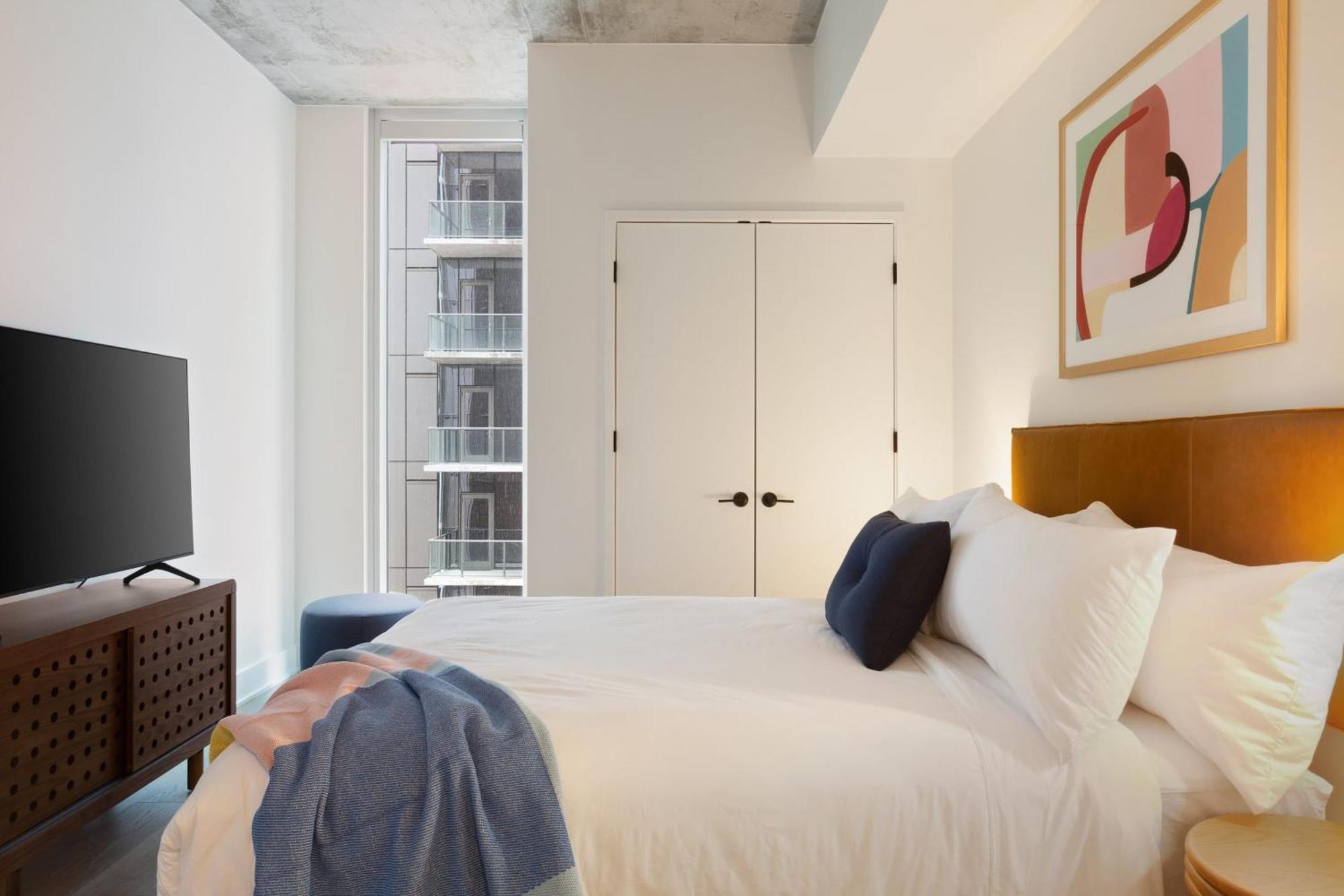 Sleeps 40 12 In New High Rise W Rooftop Pool Gym Yoga *