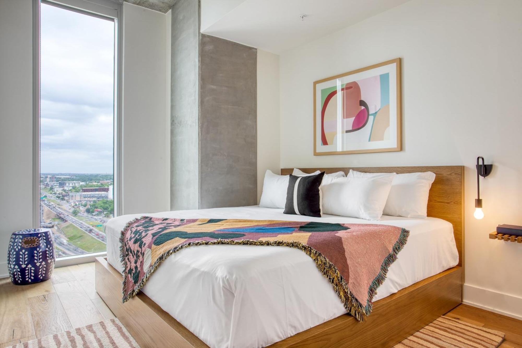 Sleeps 40 12 In New High Rise W Rooftop Pool Gym Yoga Holiday home