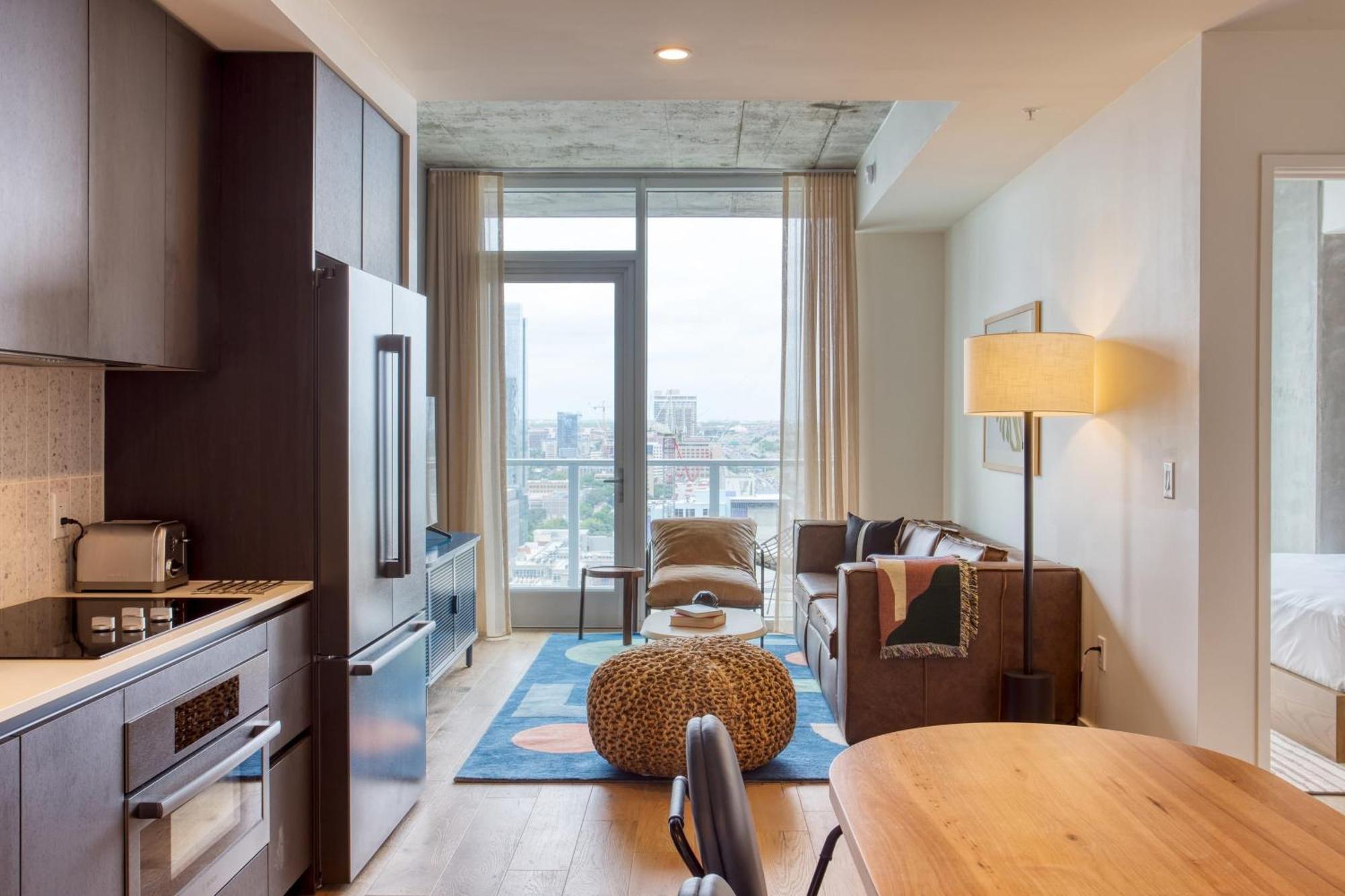 Sleeps 40 12 In New High Rise W Rooftop Pool Gym Yoga Holiday home Austin