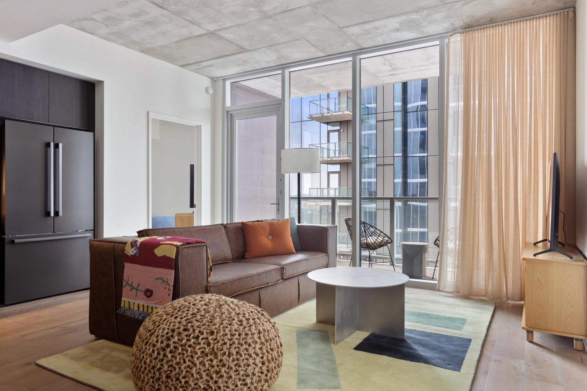 Sleeps 40 12 In New High Rise W Rooftop Pool Gym Yoga Austin