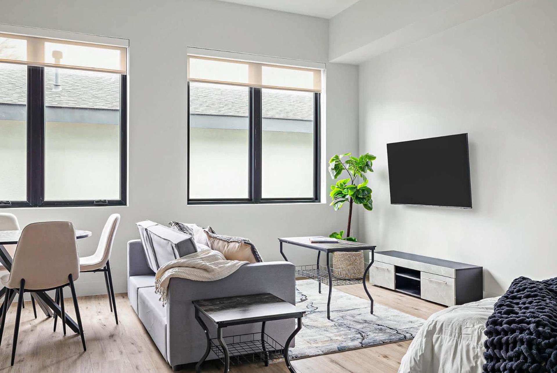 Apartment Upstay Newly Renovated *