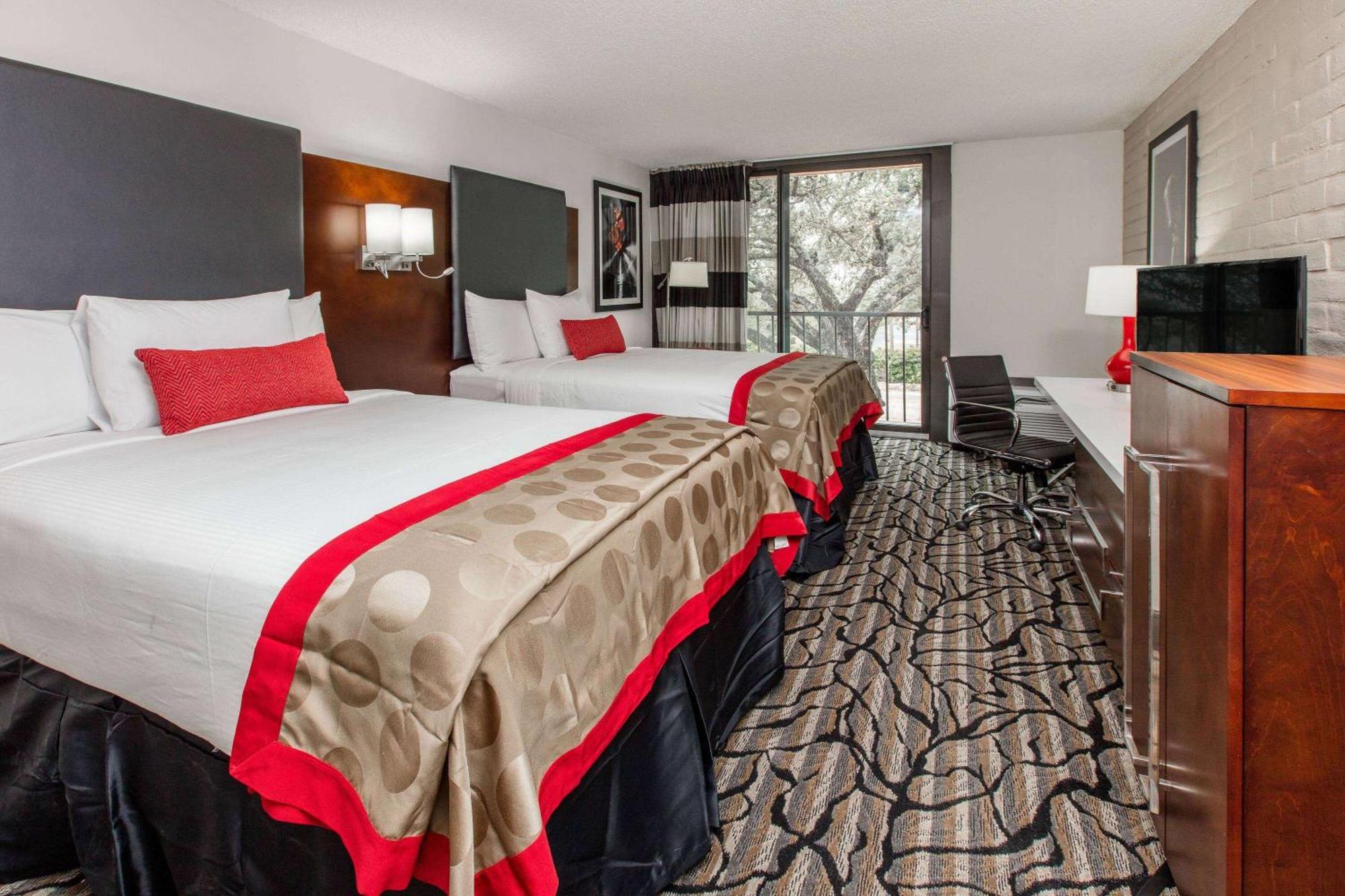 Hotel Ramada By Wyndham South 4*