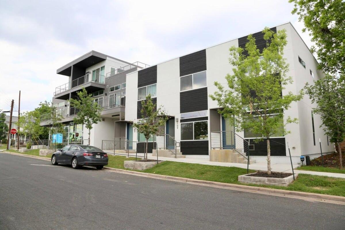 Downtown Luxury Condo: Urban Retreat With On-site Dining *