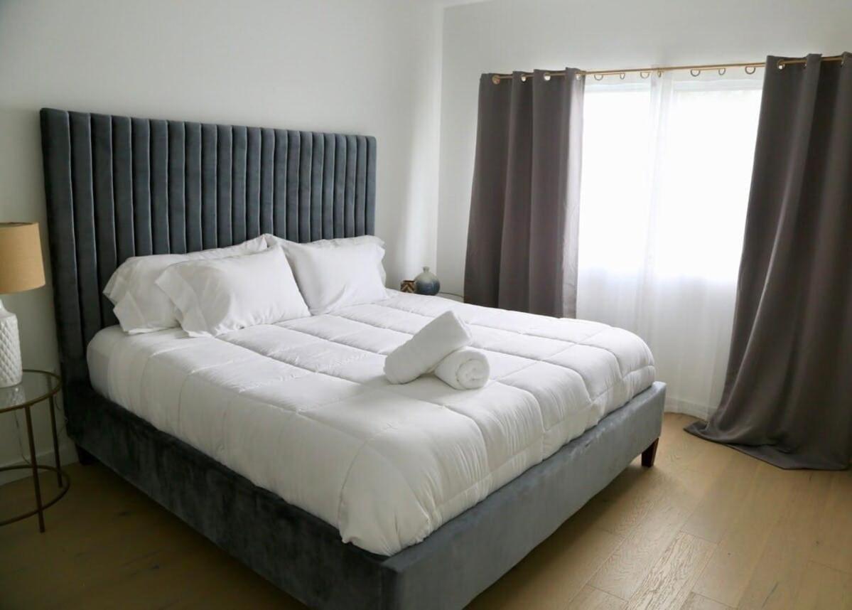 Apartment Downtown Luxury Condo: Urban Retreat With On-site Dining Austin