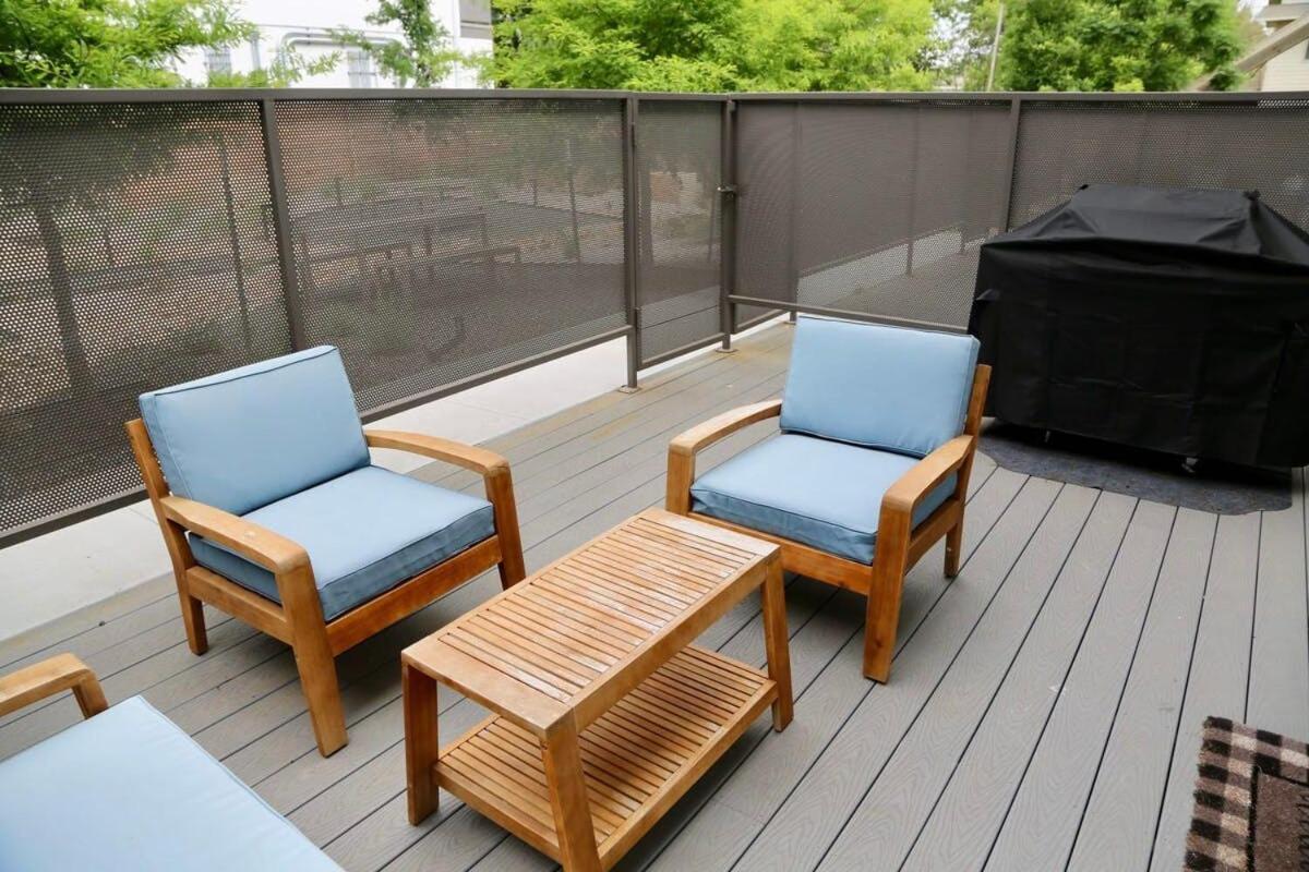 Downtown Luxury Condo: Urban Retreat With On-site Dining Apartment *