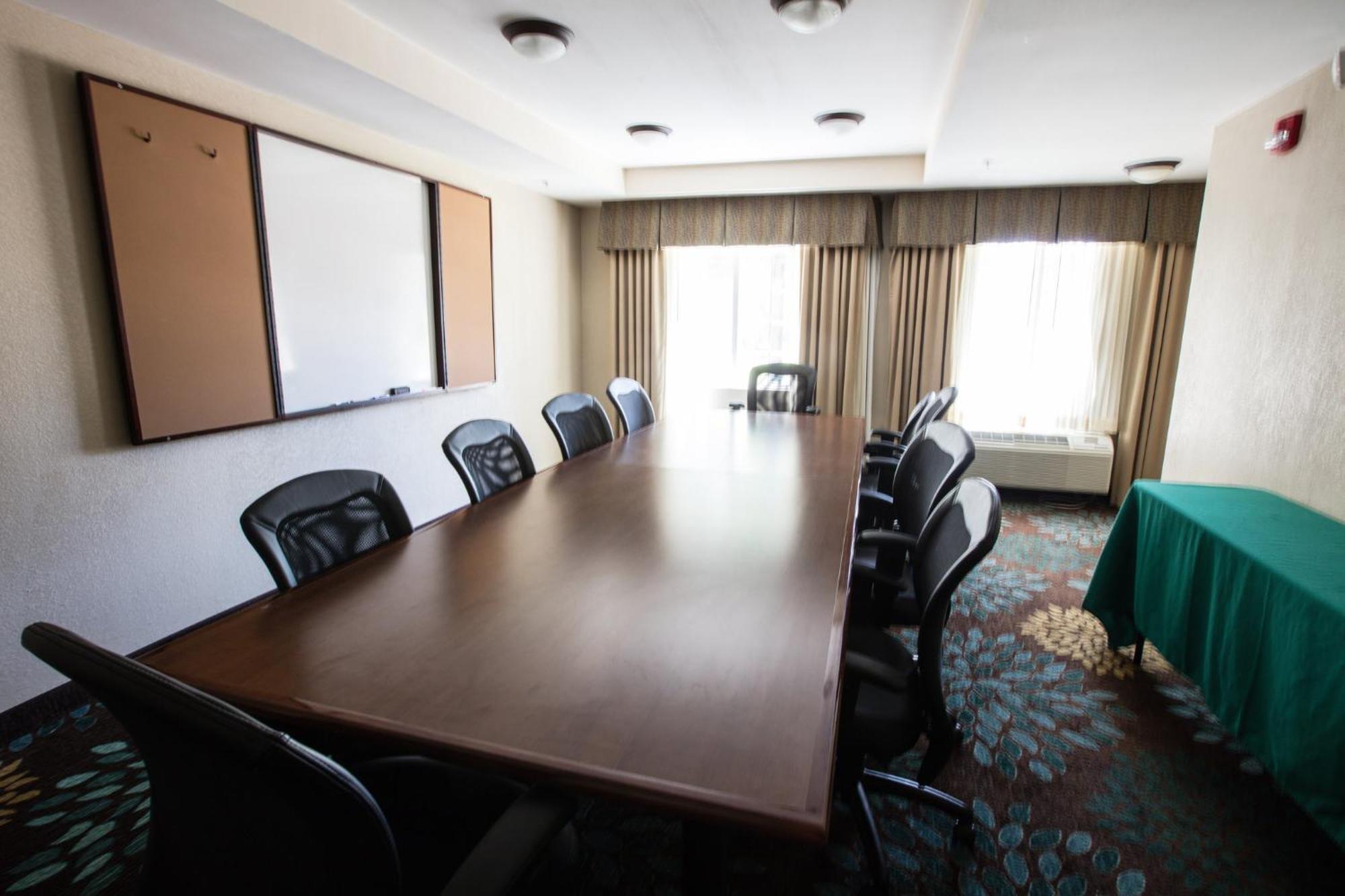Staybridge Airport By Ihg Hotel