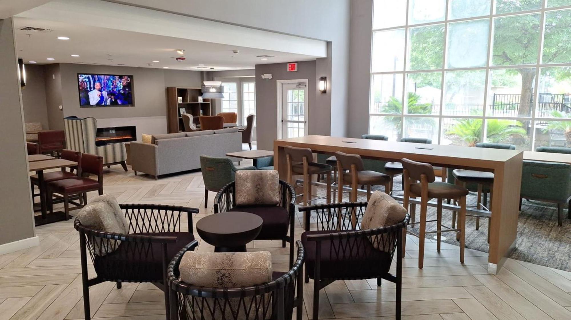 Hotel Staybridge Airport By Ihg 3*