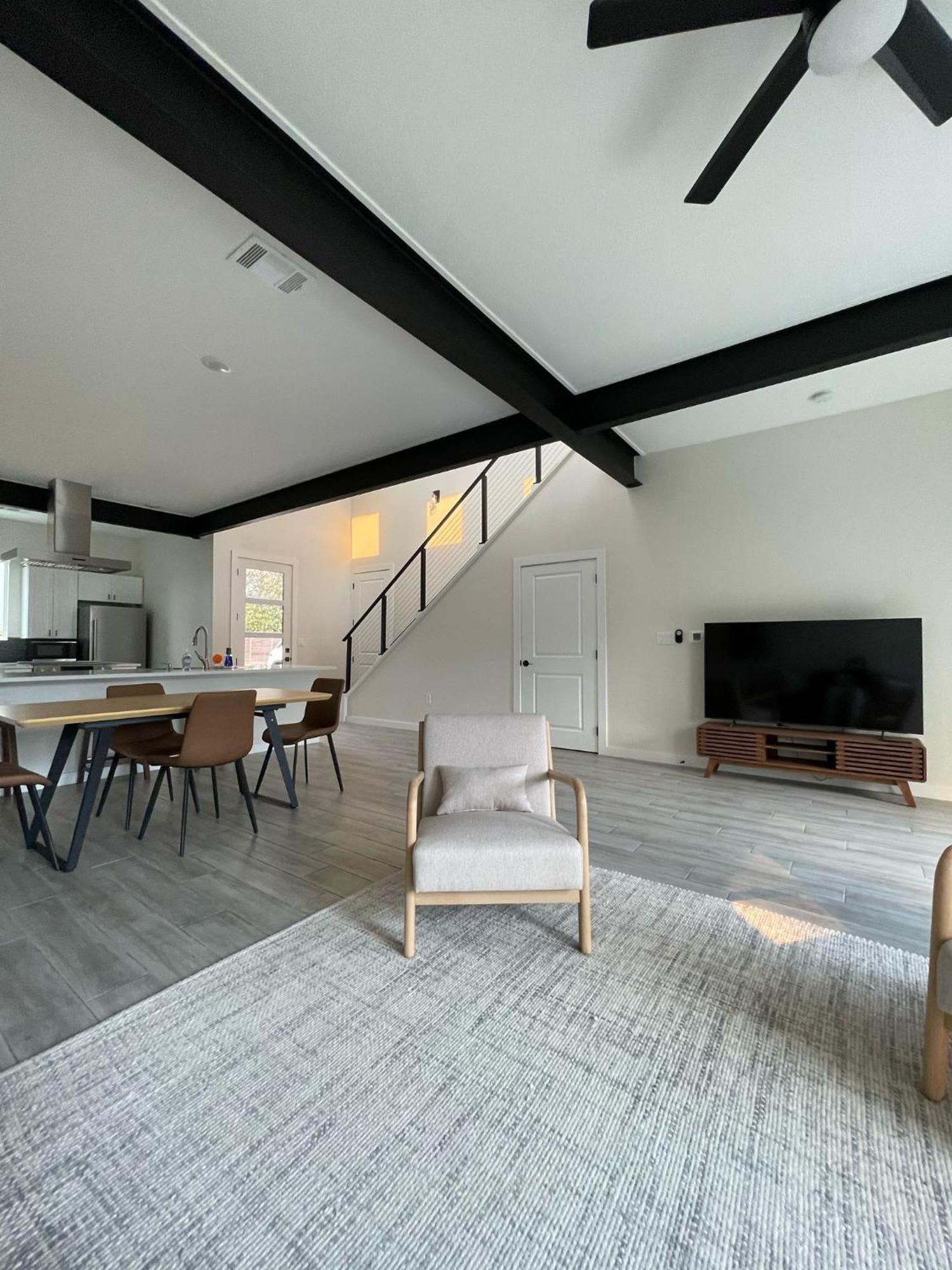 New Build Munson Retreat 3 King * Austin