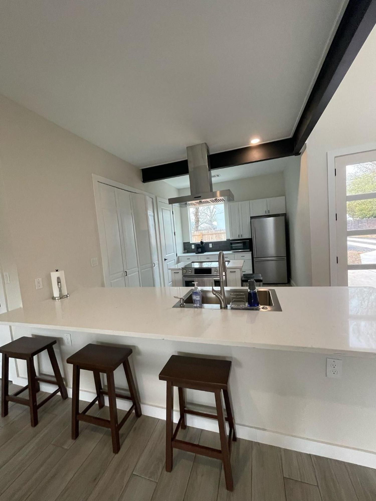 New Build Munson Retreat 3 King Holiday home Austin