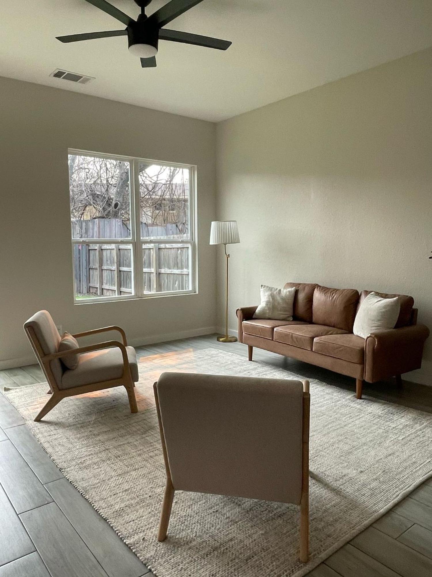 New Build Munson Retreat 3 King Holiday home Austin