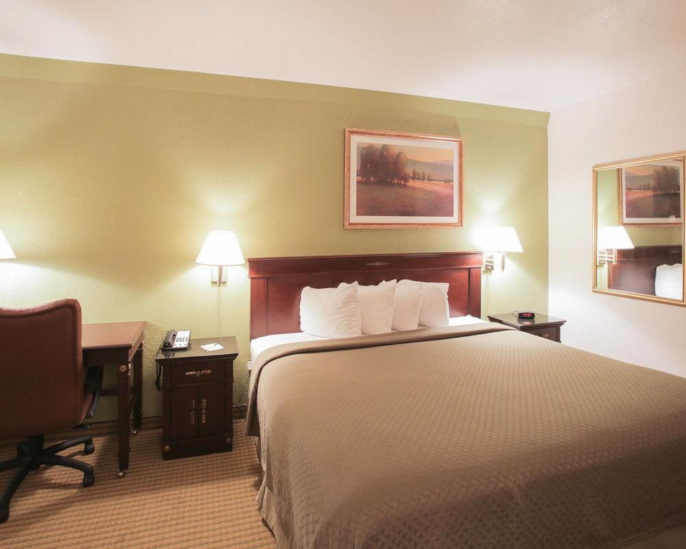 Econo North 3*