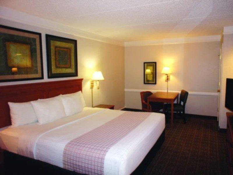 Super 8 By Wyndham South I-35 Austin