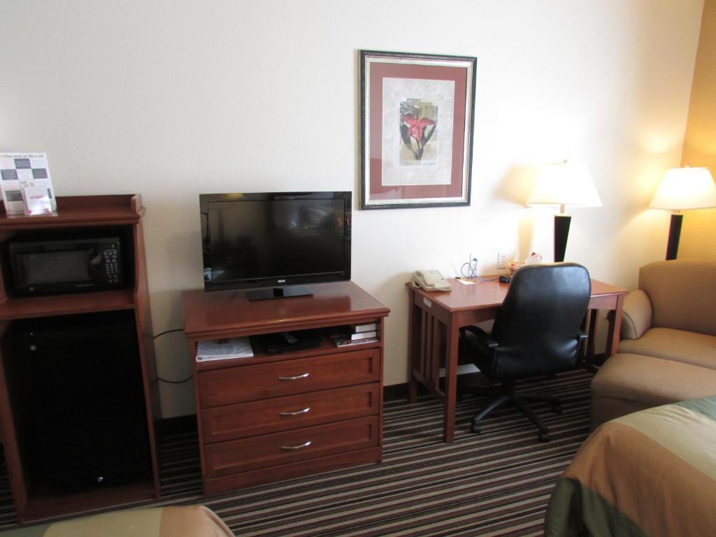 Super 8 By Wyndham Austin/airport South Hotel 2*