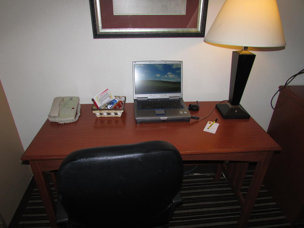 Super 8 By Wyndham Austin/airport South Hotel
