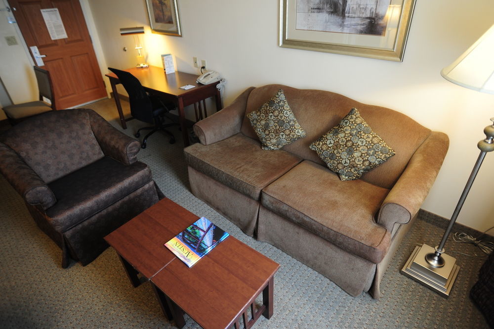 Staybridge Airport By Ihg Hotel 3*