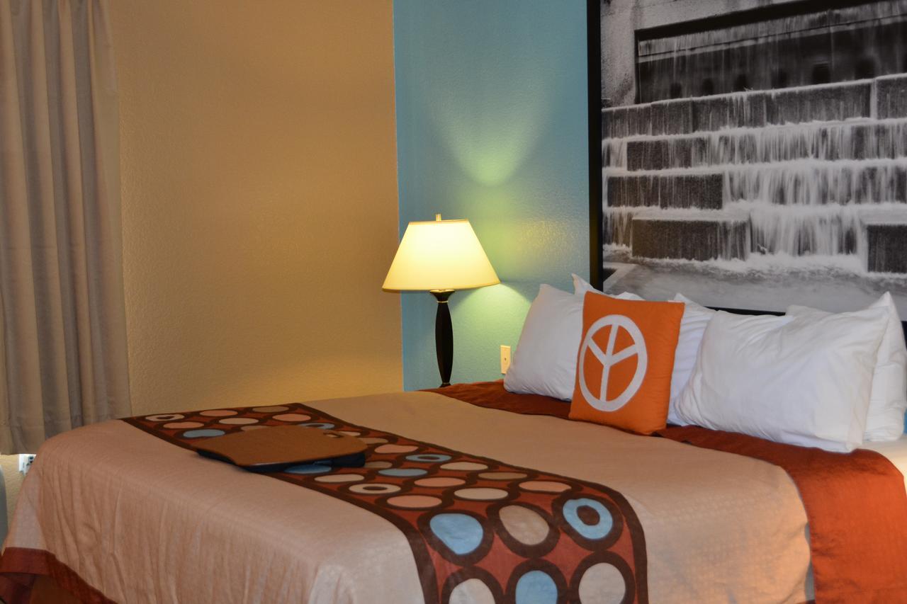Super 8 By Wyndham Austin/airport South Hotel 2*