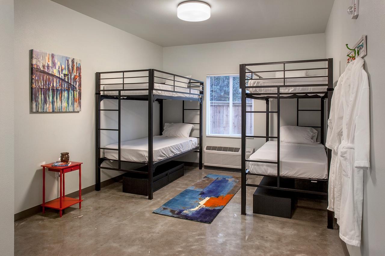 Hostel 512
