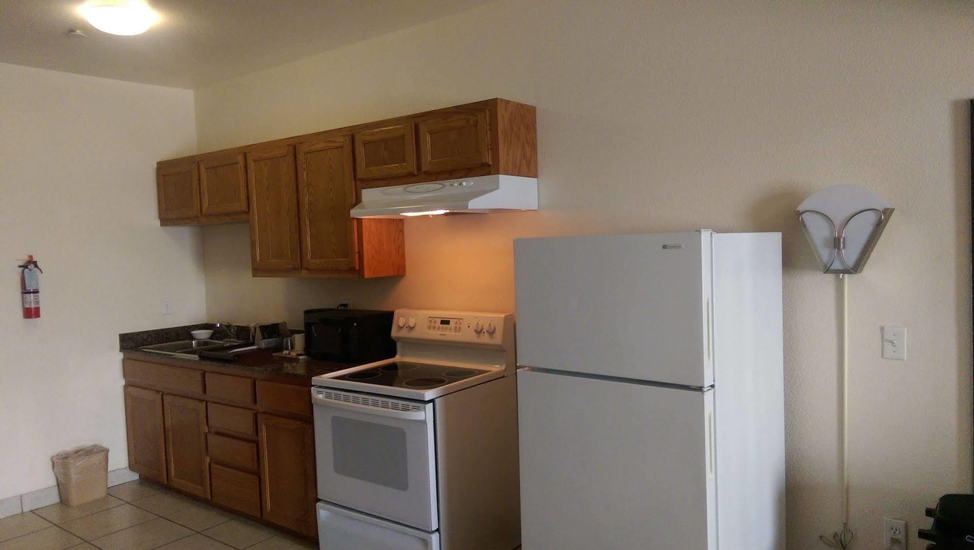 Super 8 By Wyndham Austin/airport South Hotel 2*