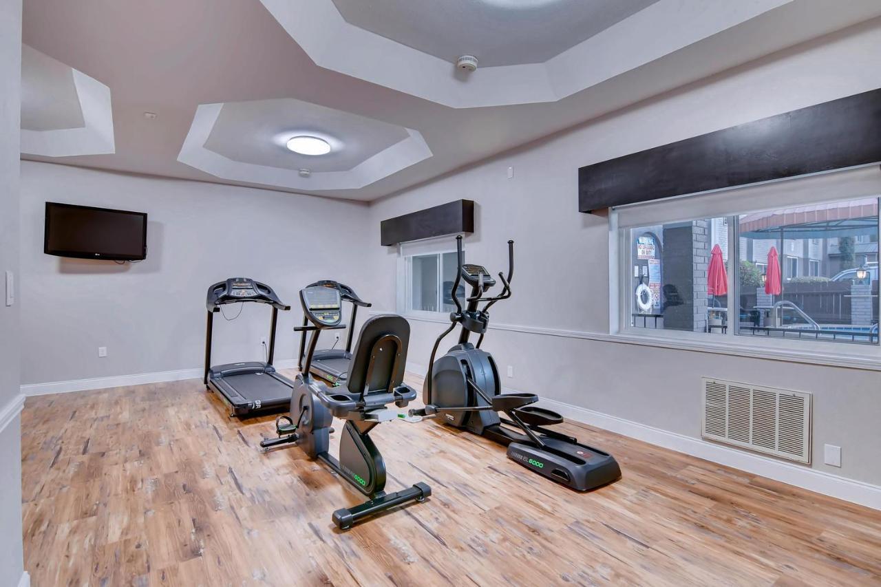 Orangewood And Midtown Hotel 2*
