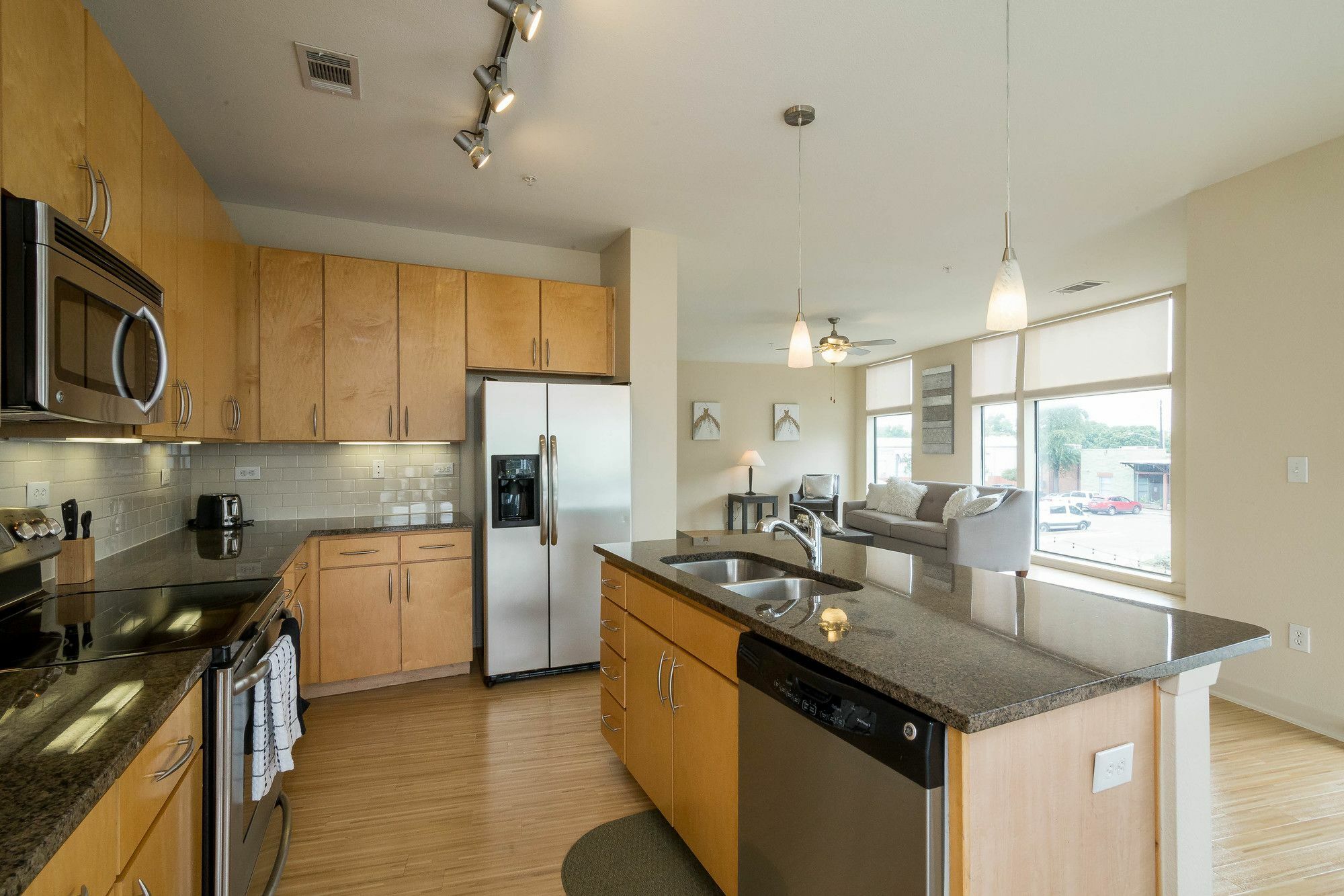 Apartment South Lamar Exclusives By Yourent *