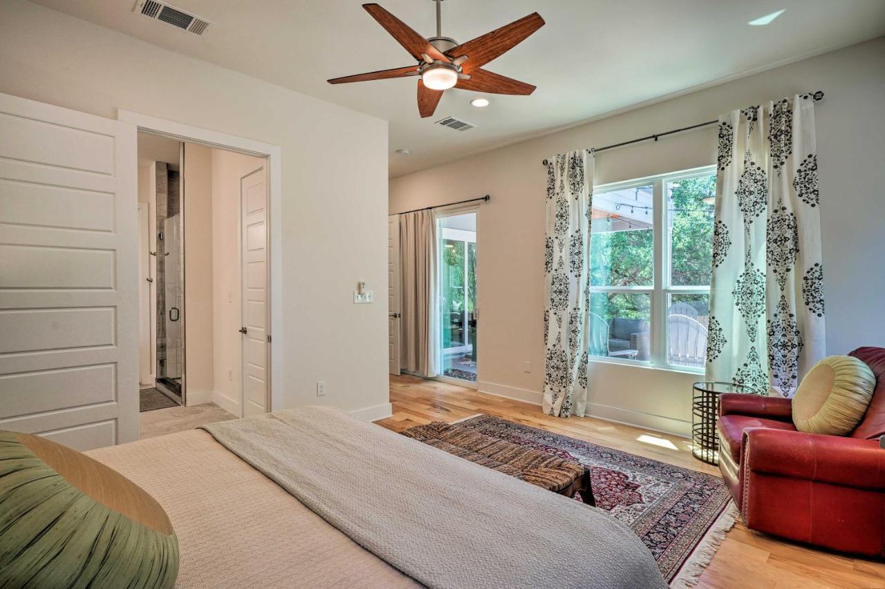 Spacious Getaway With Patio, 3 Blocks To Holiday home *