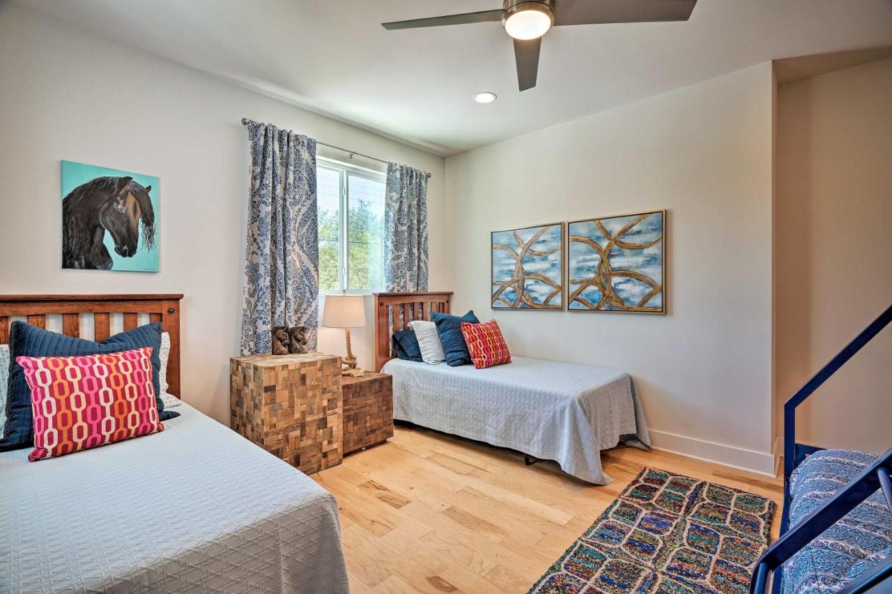 Spacious Getaway With Patio, 3 Blocks To