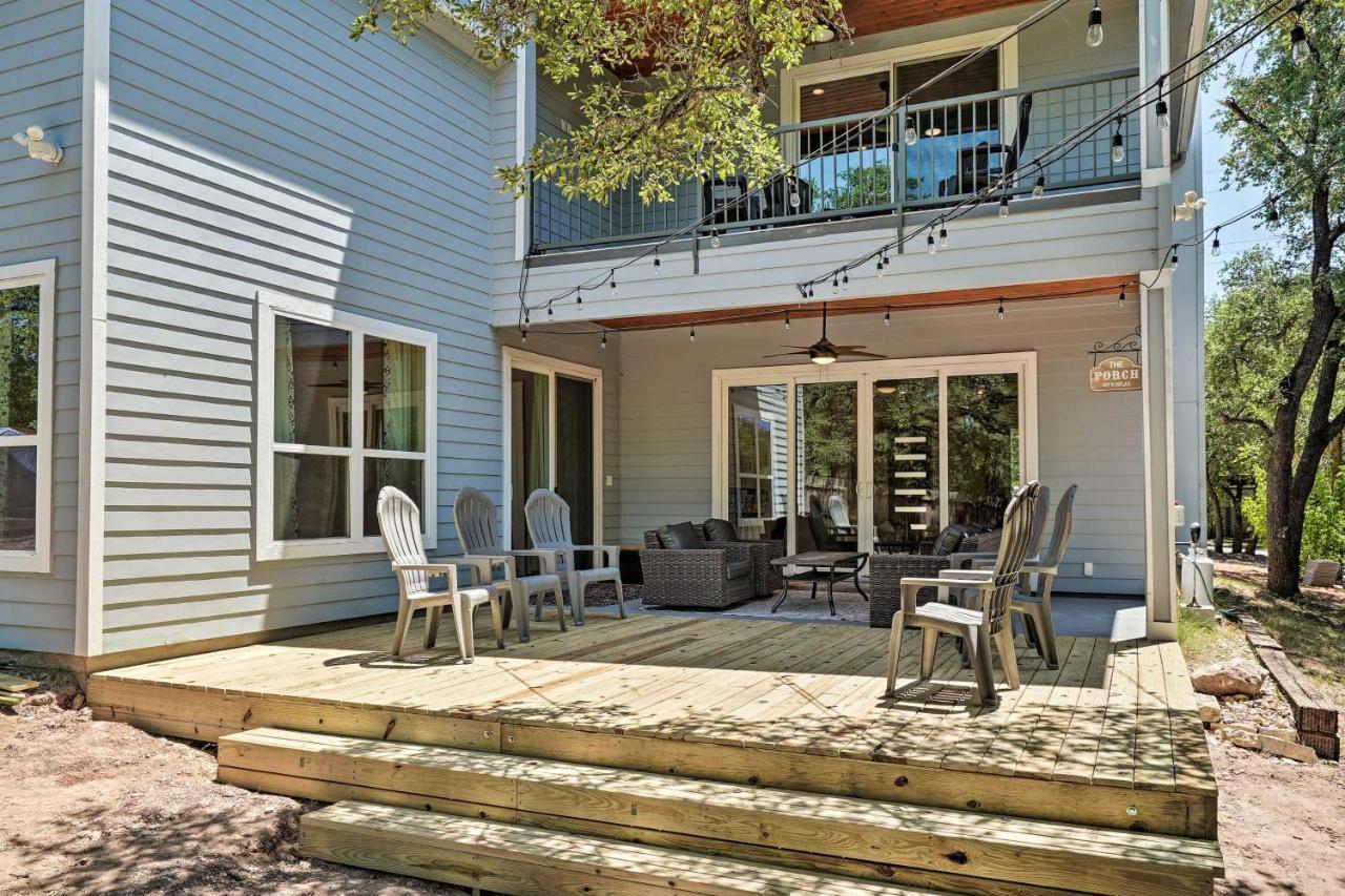 Spacious Getaway With Patio, 3 Blocks To Holiday home *