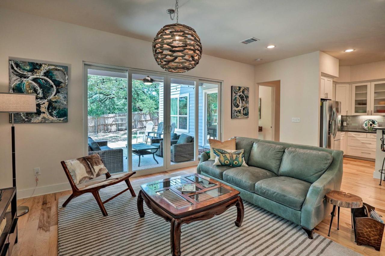 Spacious Getaway With Patio, 3 Blocks To Holiday home