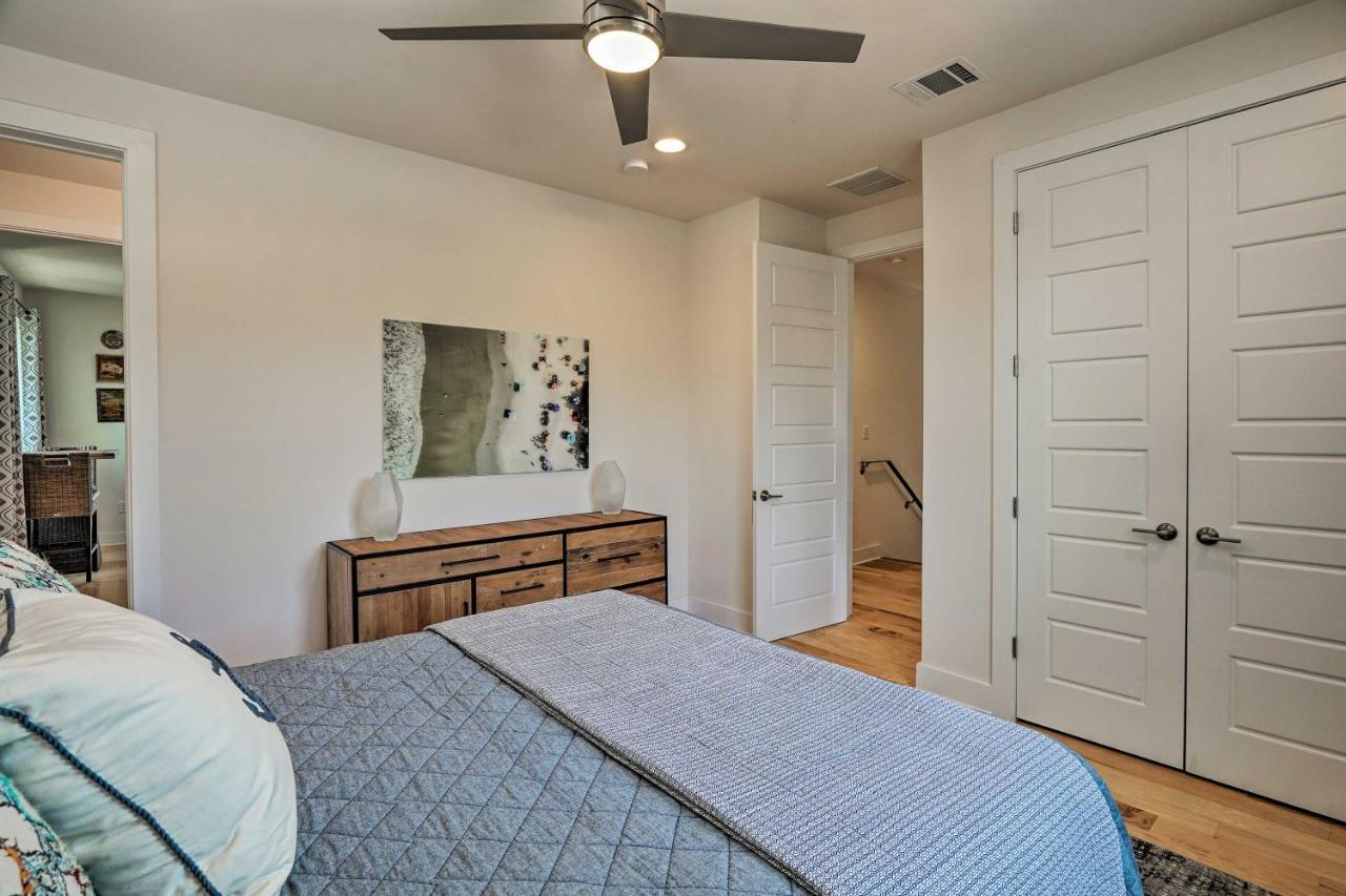 Spacious Getaway With Patio, 3 Blocks To