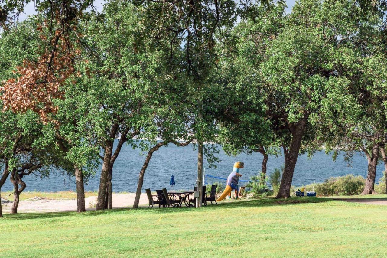 Lake Travis Oasis - The Breeze Austin