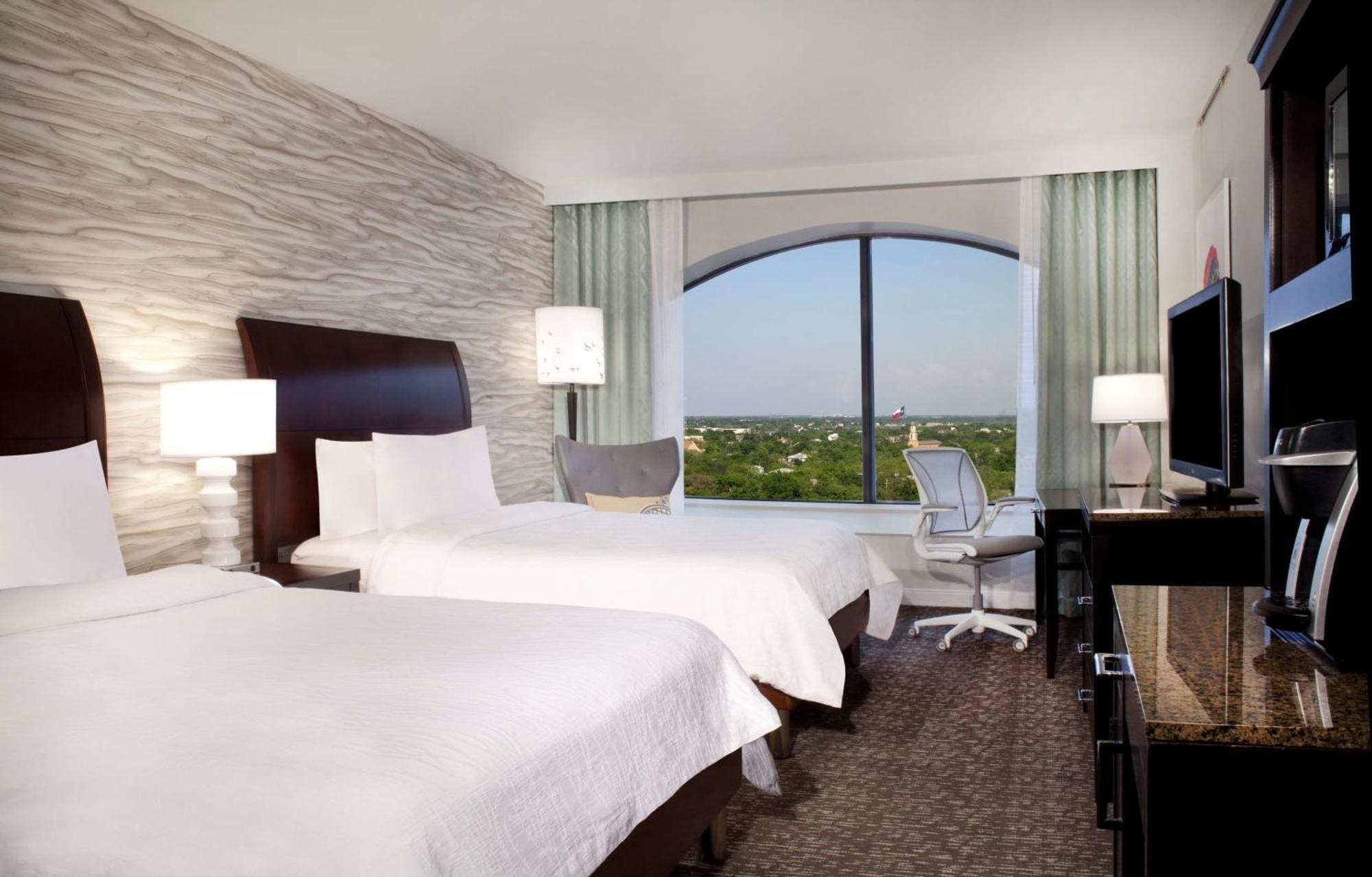 Hilton Garden Downtown 3*