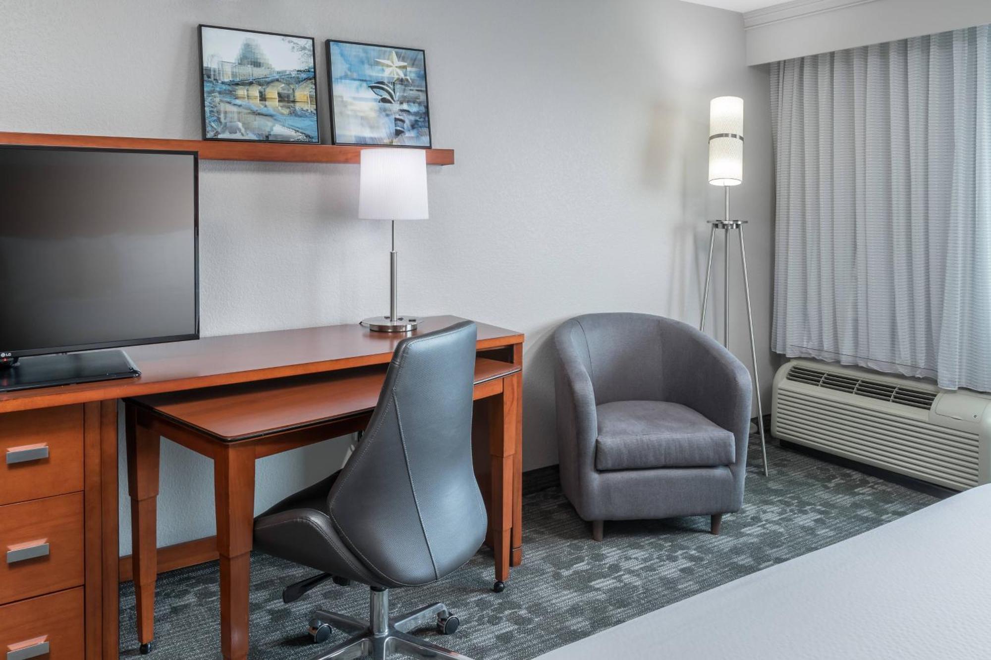 Courtyard By Marriott Parmer Tech Ridge Hotel