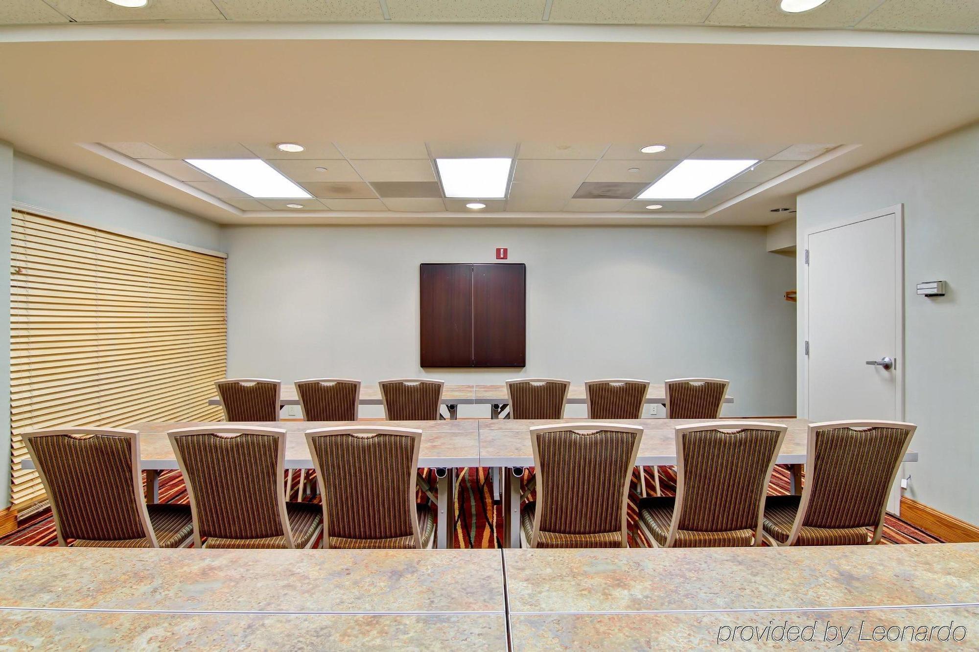 Hotel Homewood By Hilton Nw Near The Domain 3*