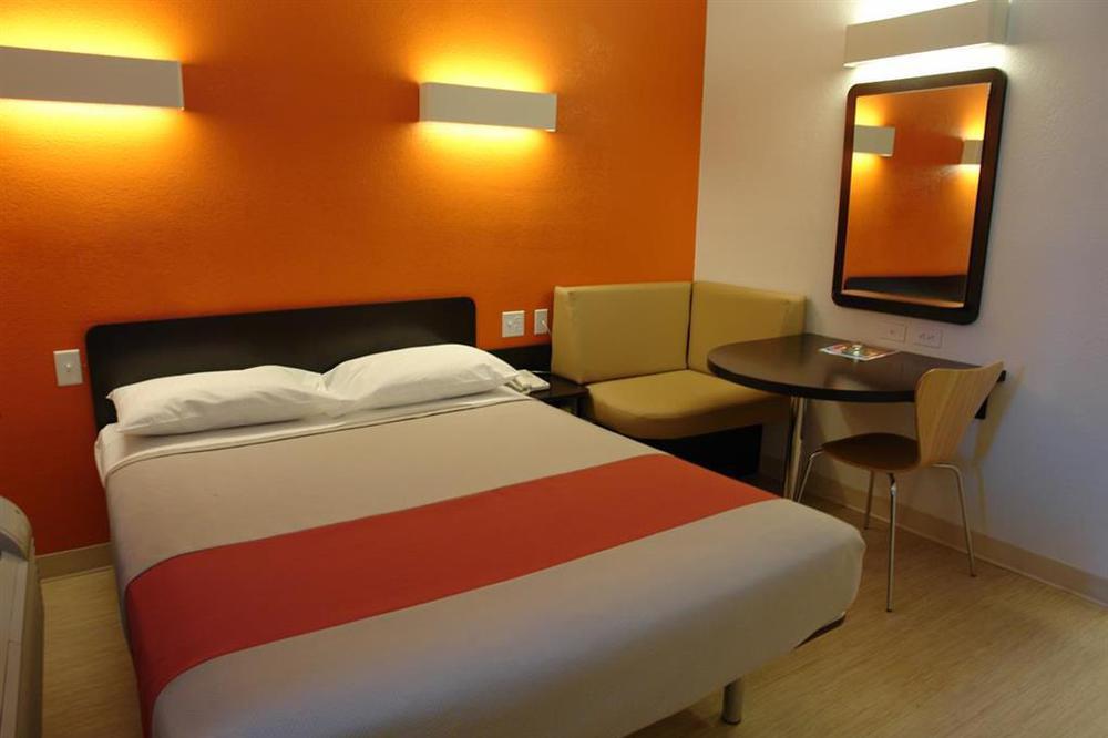 Hotel 6-austin, Tx 2*