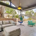 Colorful Austin Home With Covered Patio And Gas Grill!