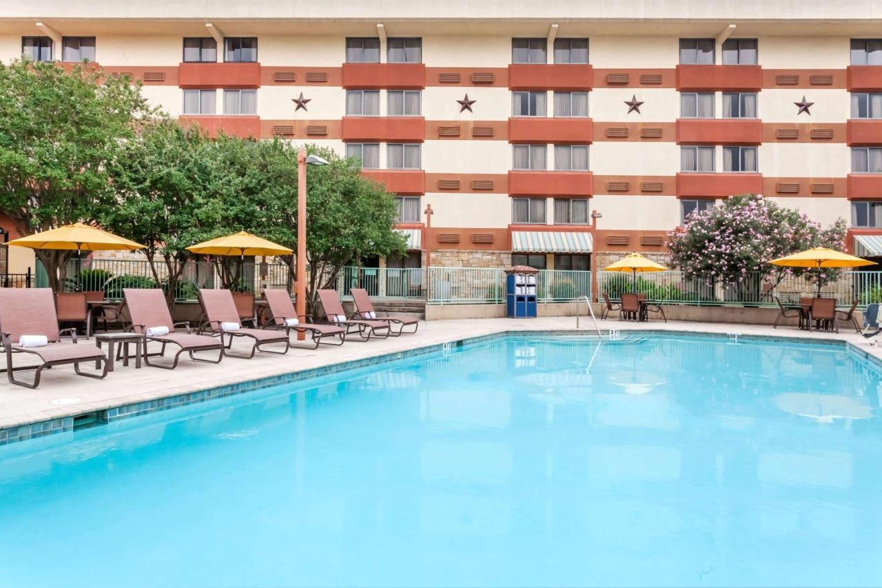 Wyndham Garden Hotel 3*