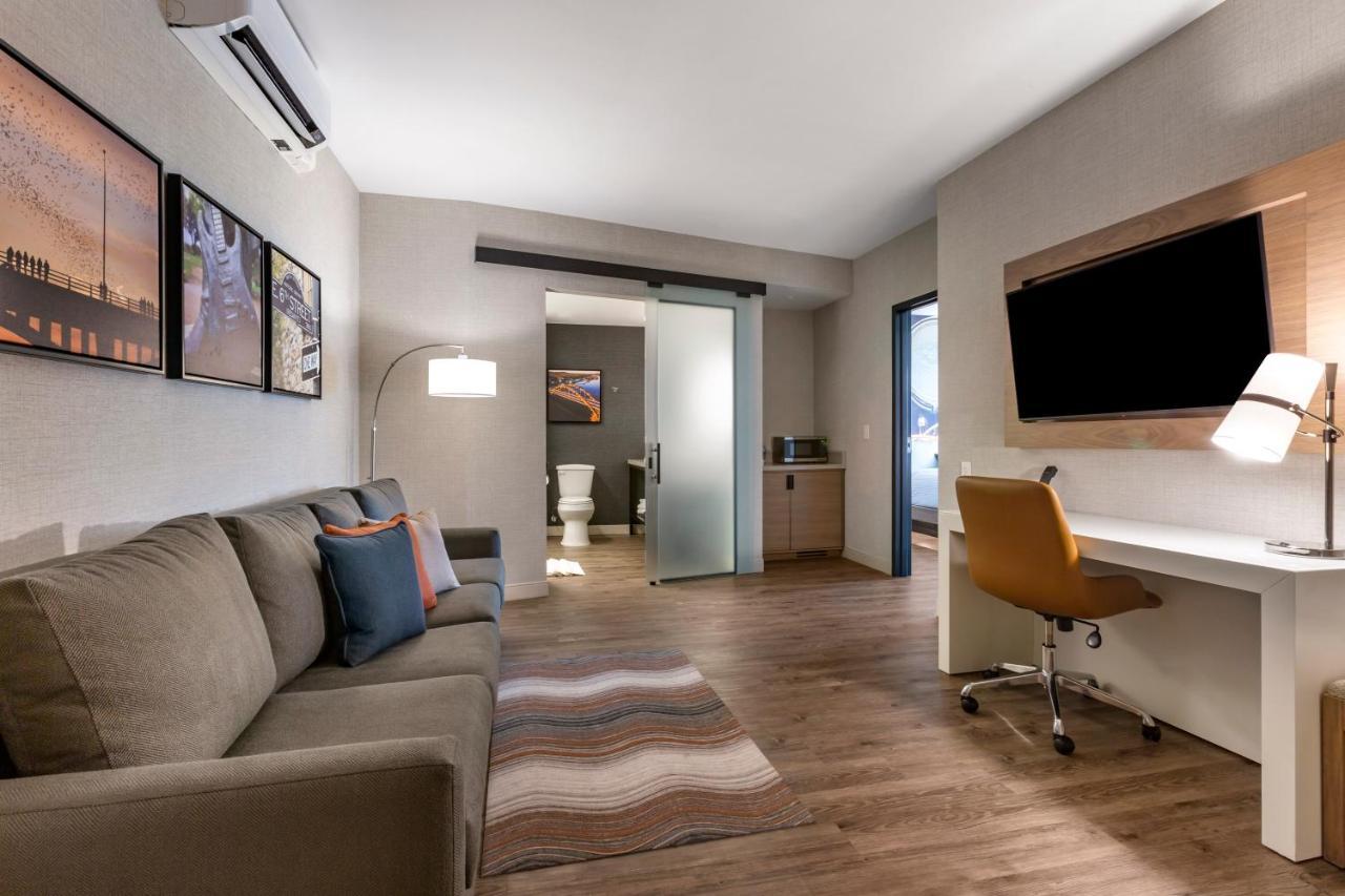 Hotel Cambria Airport 3*