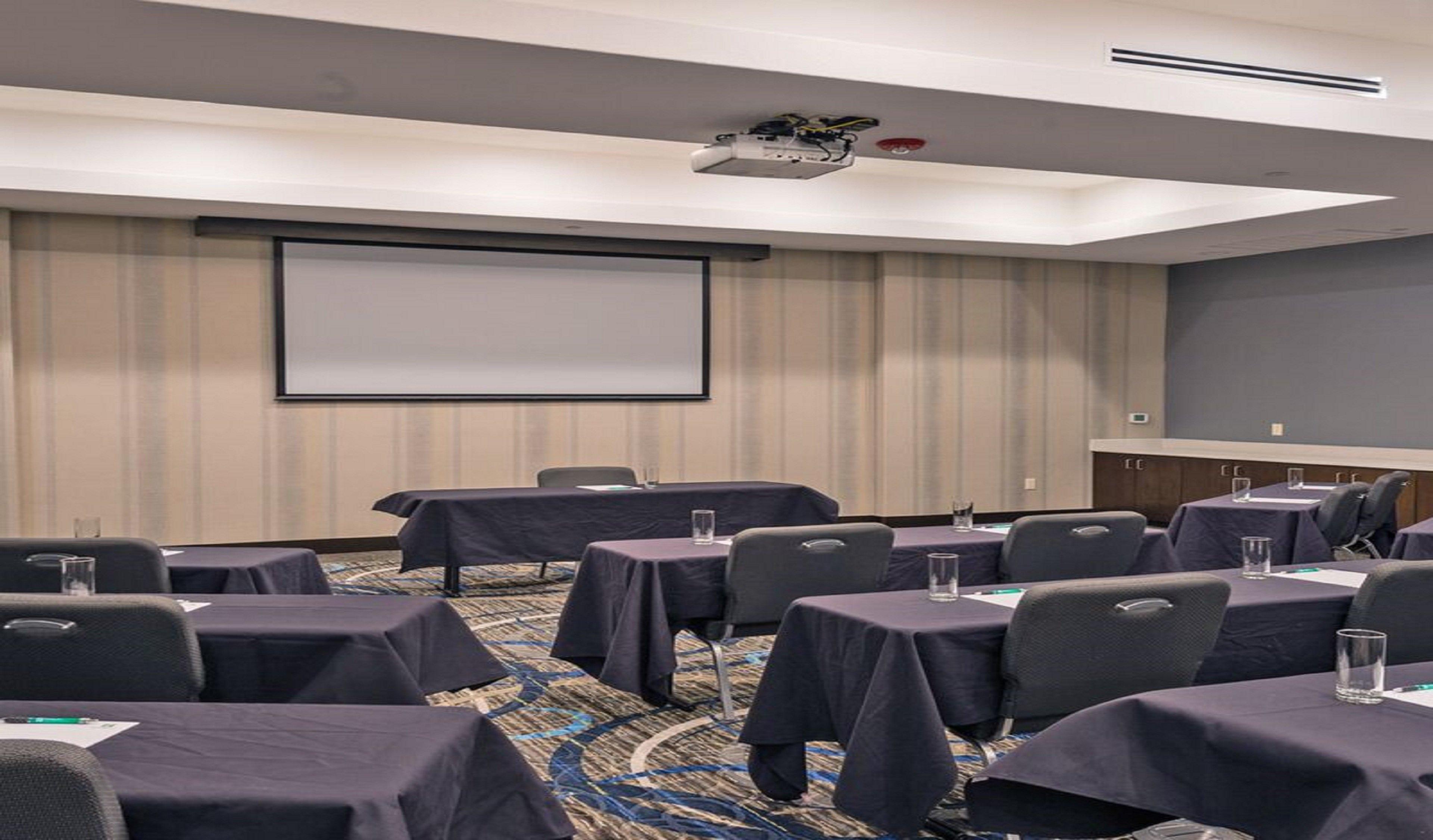 Holiday Airport By Ihg Hotel