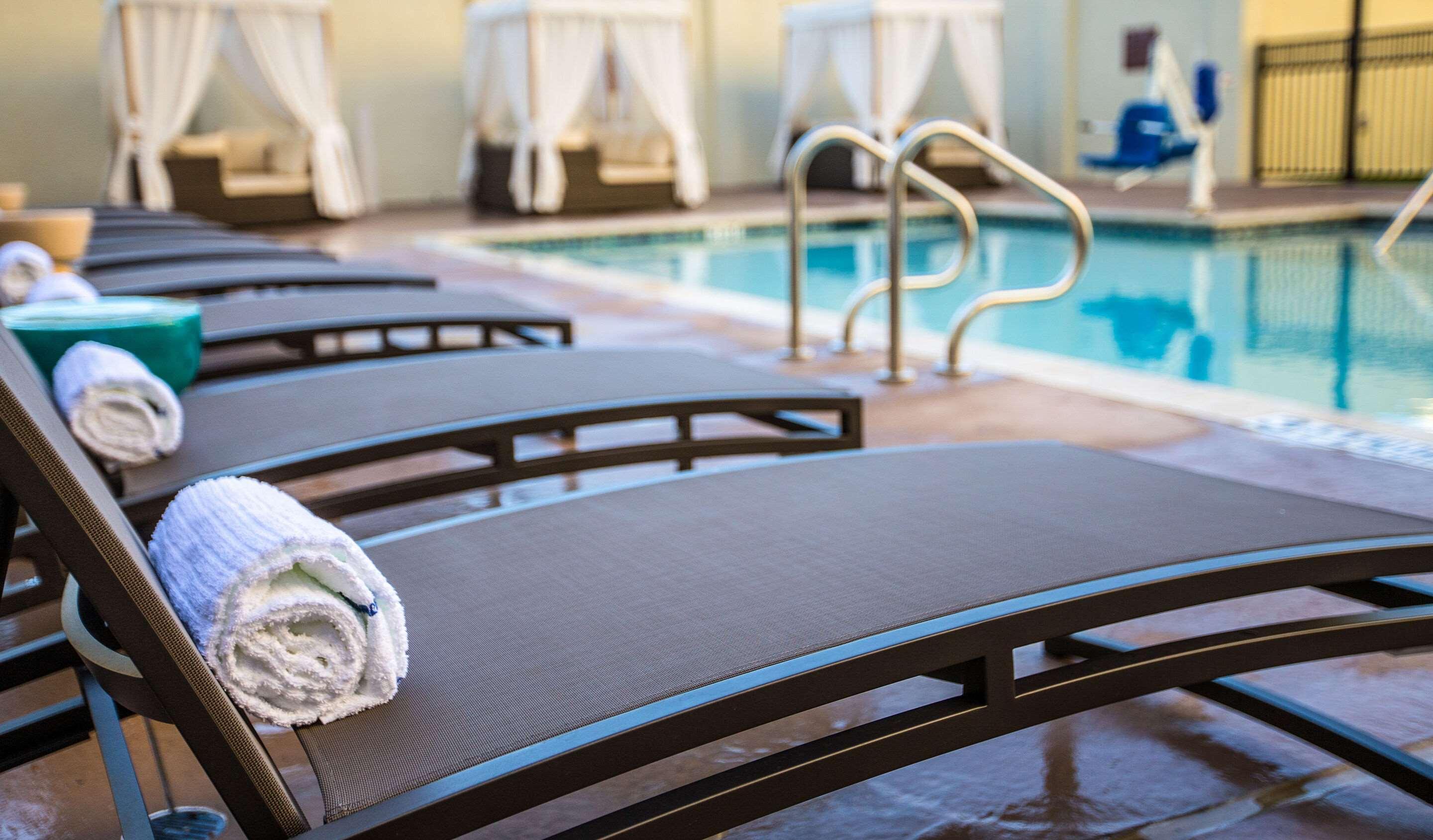 Cambria Airport Hotel 3*