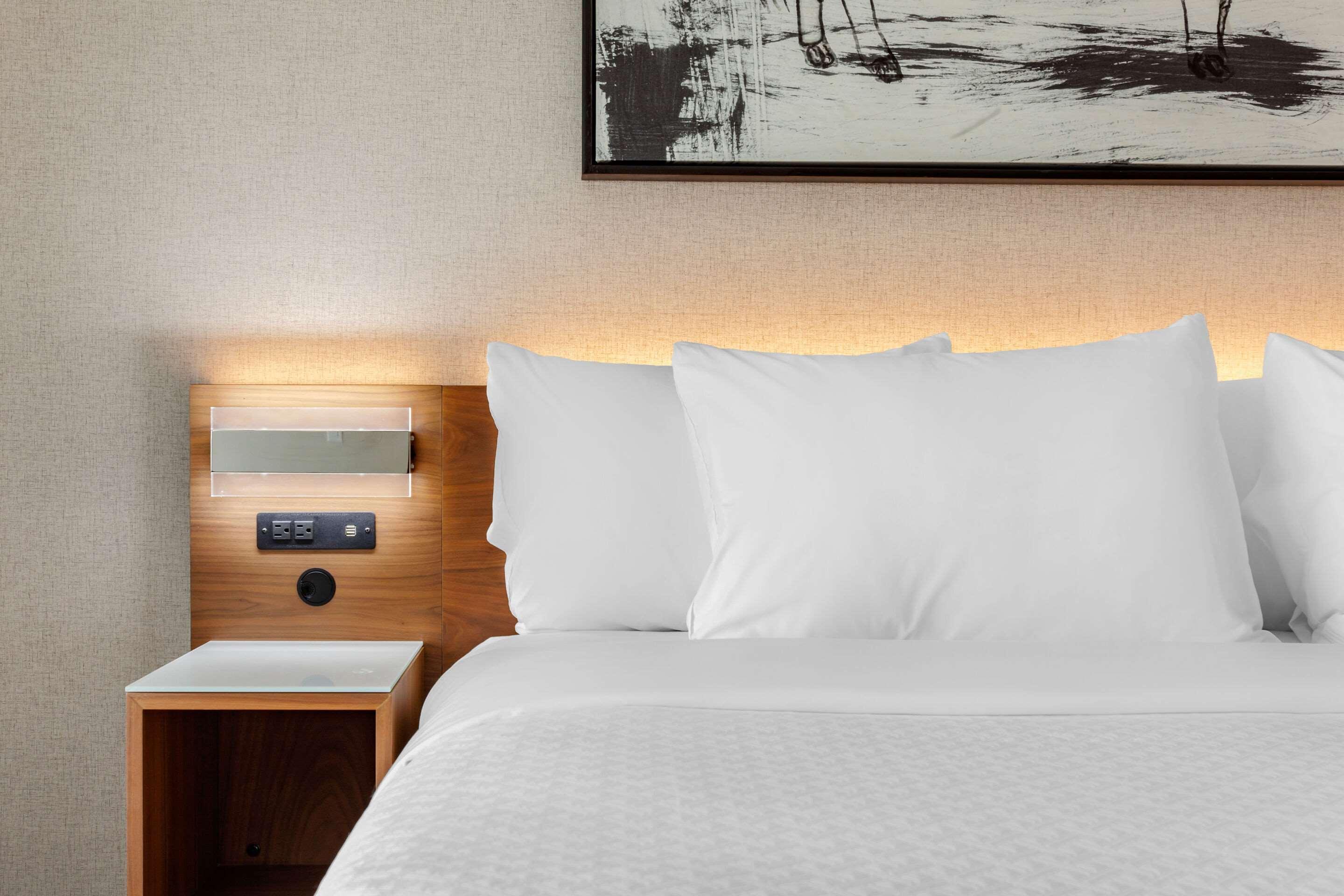 Cambria Airport Hotel 3*