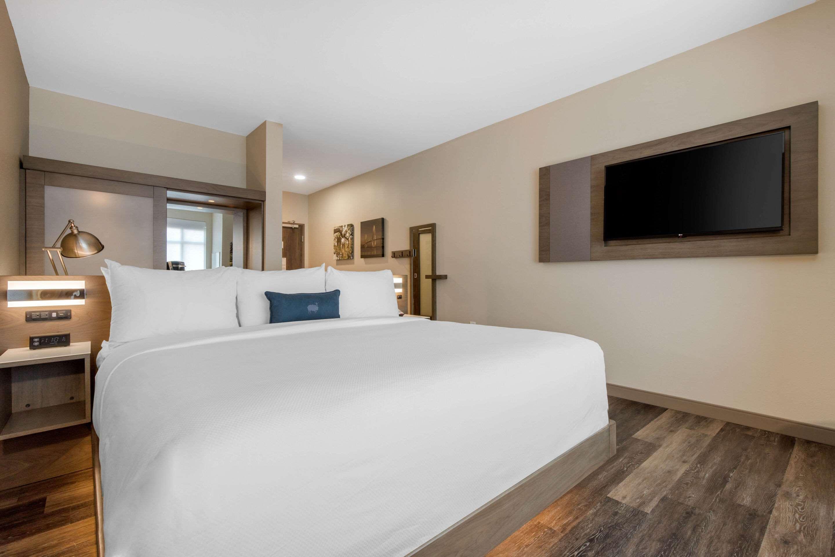 Hotel Cambria Airport 3*