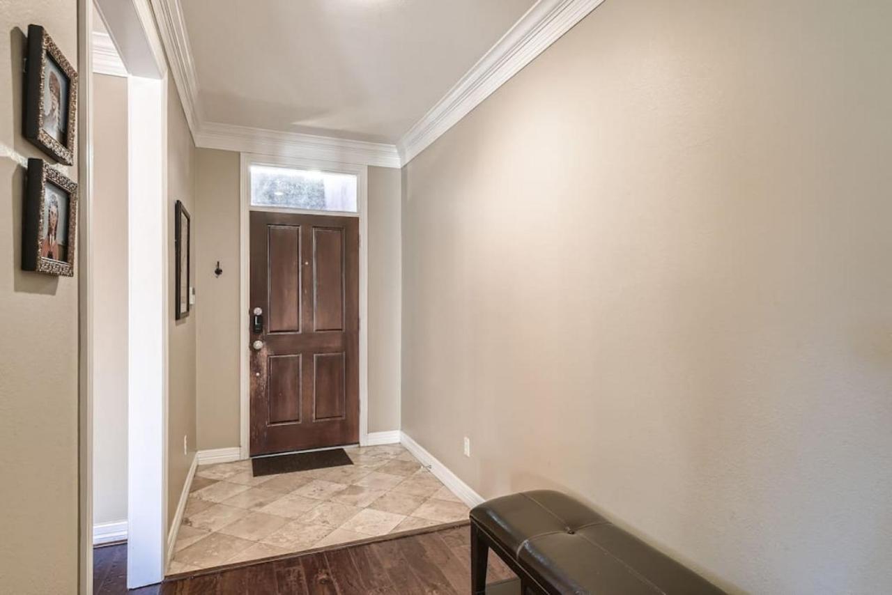Warm Suburban 3br Townhome Near Dt *