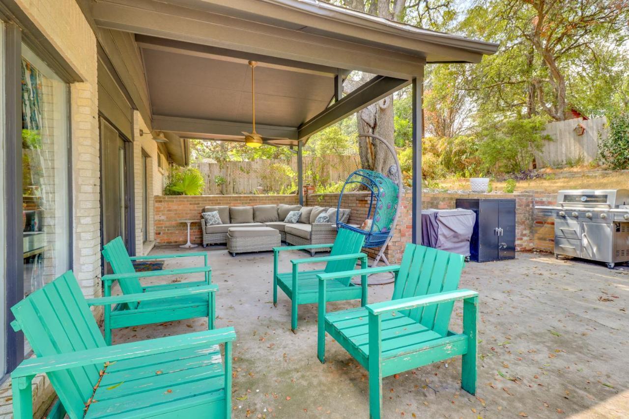 Holiday home Colorful With Covered Patio And Gas Grill! Austin