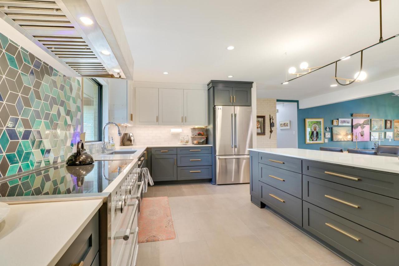Colorful With Covered Patio And Gas Grill! Holiday home