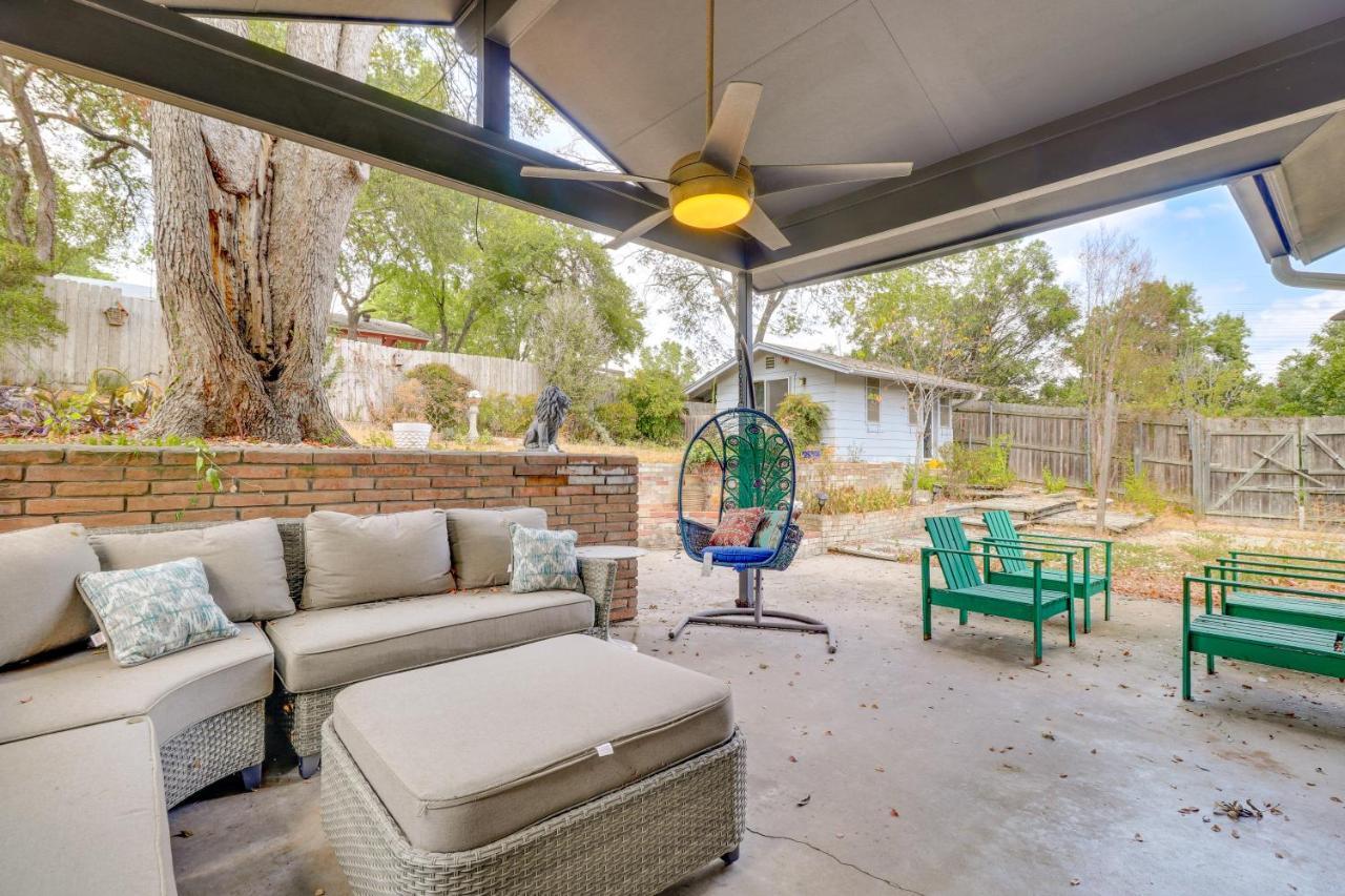 Colorful With Covered Patio And Gas Grill! Holiday home Austin